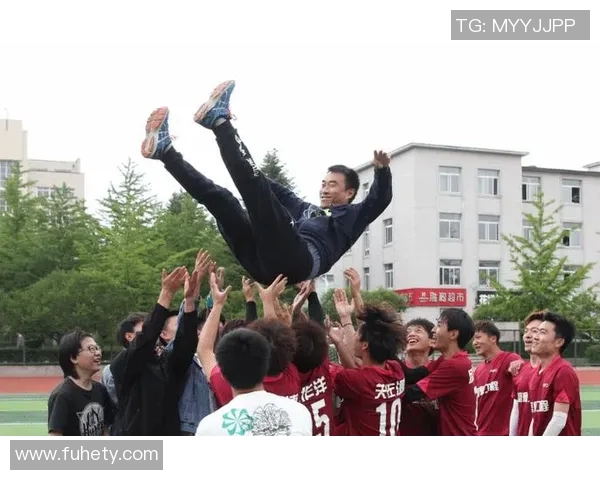 足球明星赛场激情舞动瞬间展现运动与艺术的完美结合 足球明星赛场激情舞动瞬间展现运动与艺术的完美结合