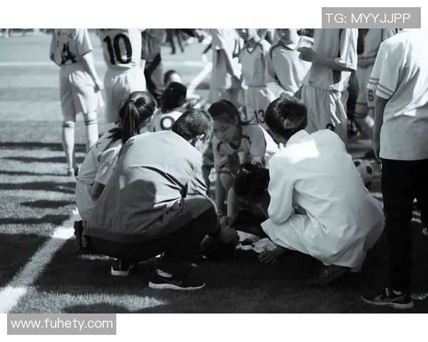 杭州足球队的拼搏之路:一段不屈不挠的奋斗历程纪实