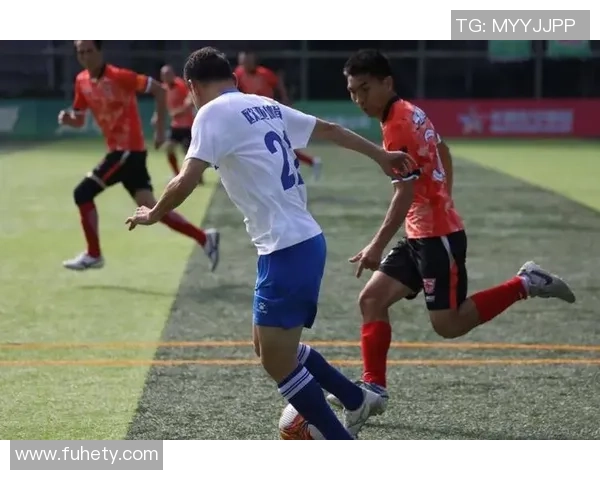 足球明星闪耀登场激情四溢球场瞬间引爆全场观众热情 足球明星闪耀登场激情四溢球场瞬间引爆全场观众热情